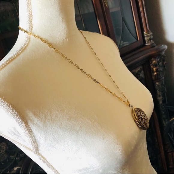 Vintage 60s Park Lane gold tone locket necklace - Picture 4 of 8